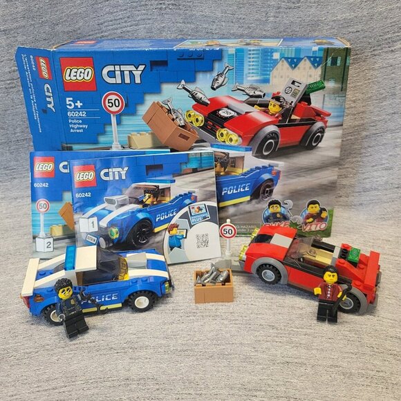 LEGO City 60242 Police Highway Arrest - Picture 1 of 13